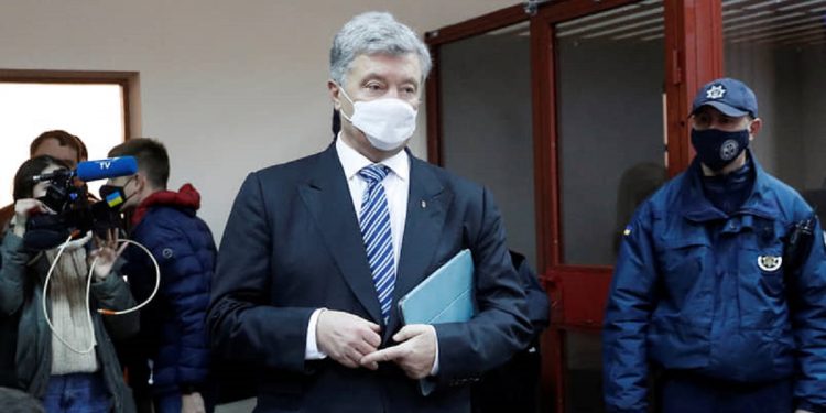 Запад не будет заступаться за Порошенко.