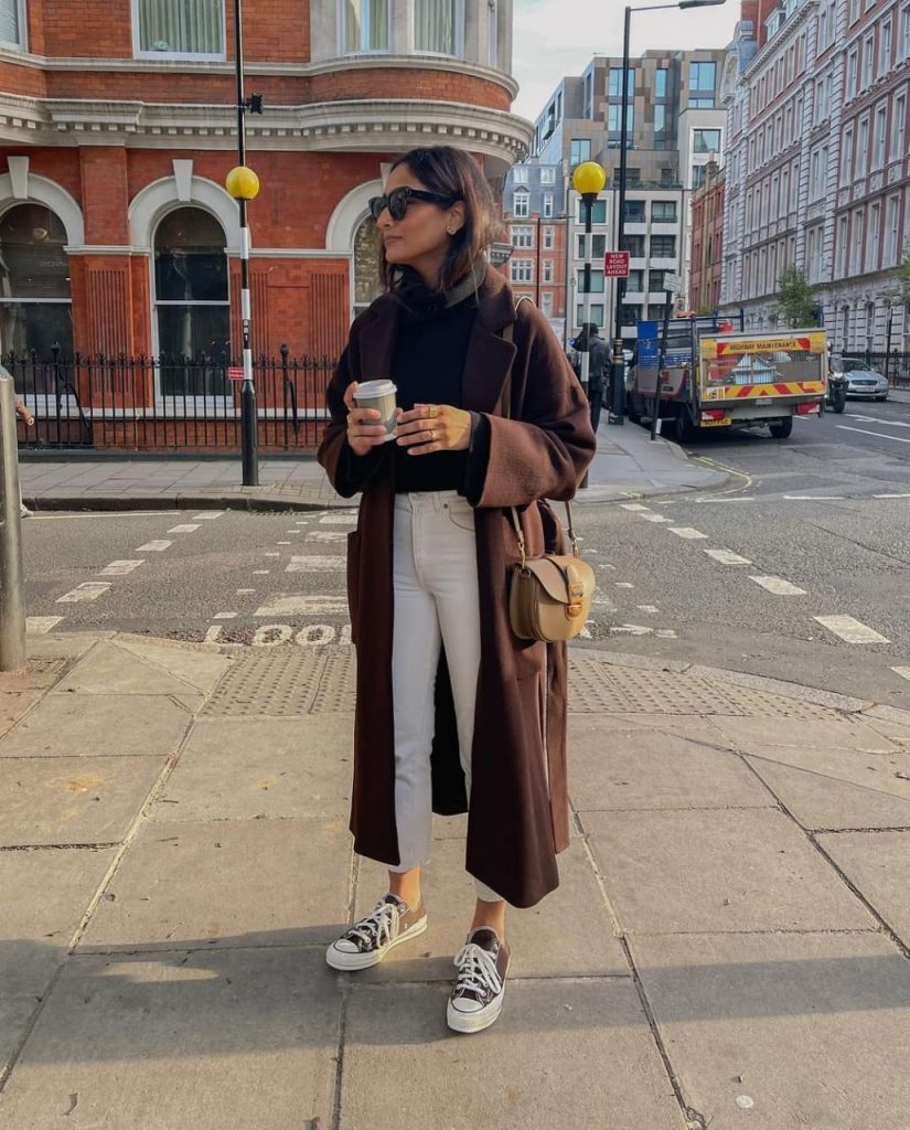 Белый, оранжевый и не только: топ-5 трендовых цветов 2022 года, которые стоит добавить в гардероб