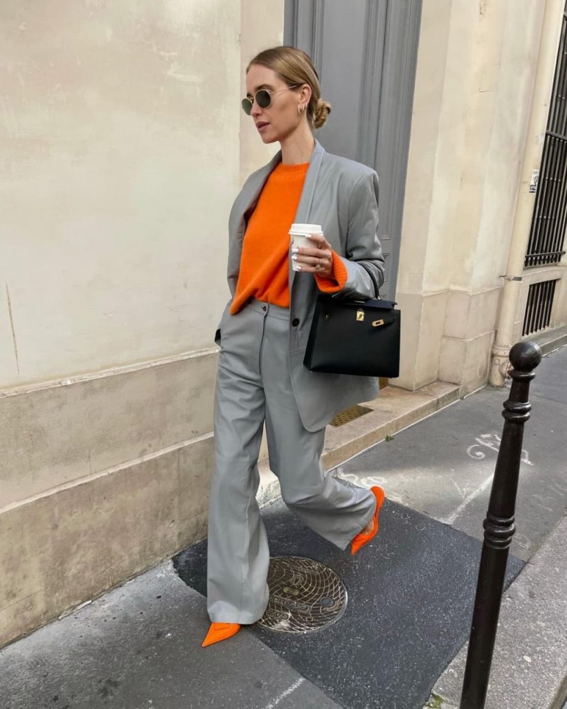 Белый, оранжевый и не только: топ-5 трендовых цветов 2022 года, которые стоит добавить в гардероб