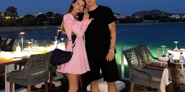 Футболист Данченко с женой Викторией