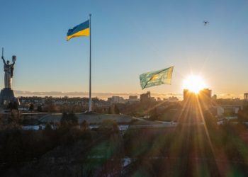 Флаг Казахстана над Киевом