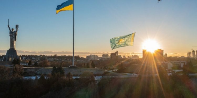 Флаг Казахстана над Киевом