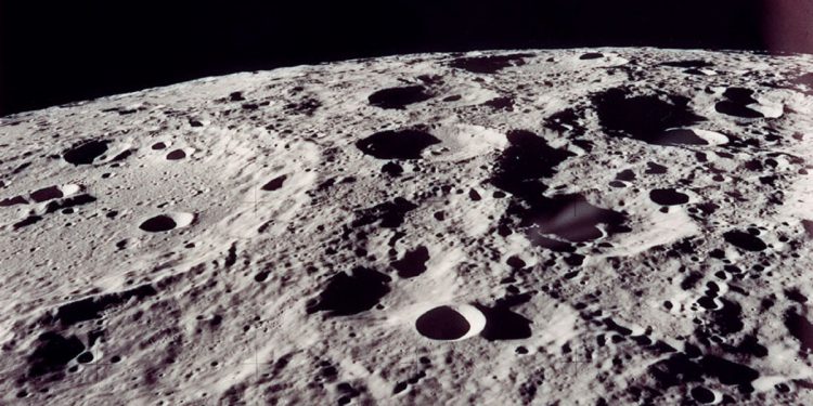 Поверхность Луны