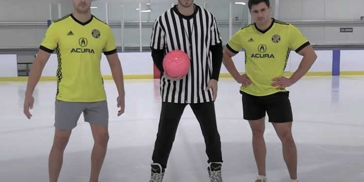 Футбол Джонса на хоккейной площадке