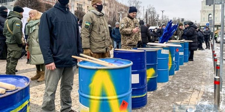 Украинцы у суда