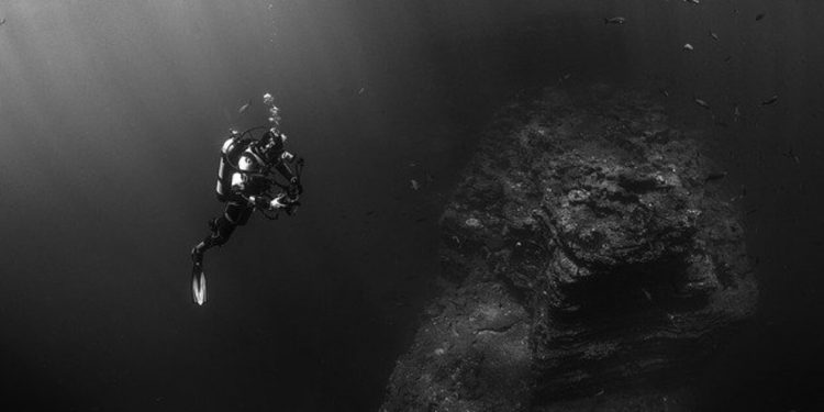 Ученые под водой