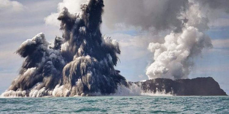 Подводный вулкан