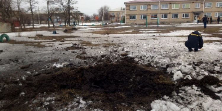 Боевики ОРДЛО обстреляли детсад и школу.