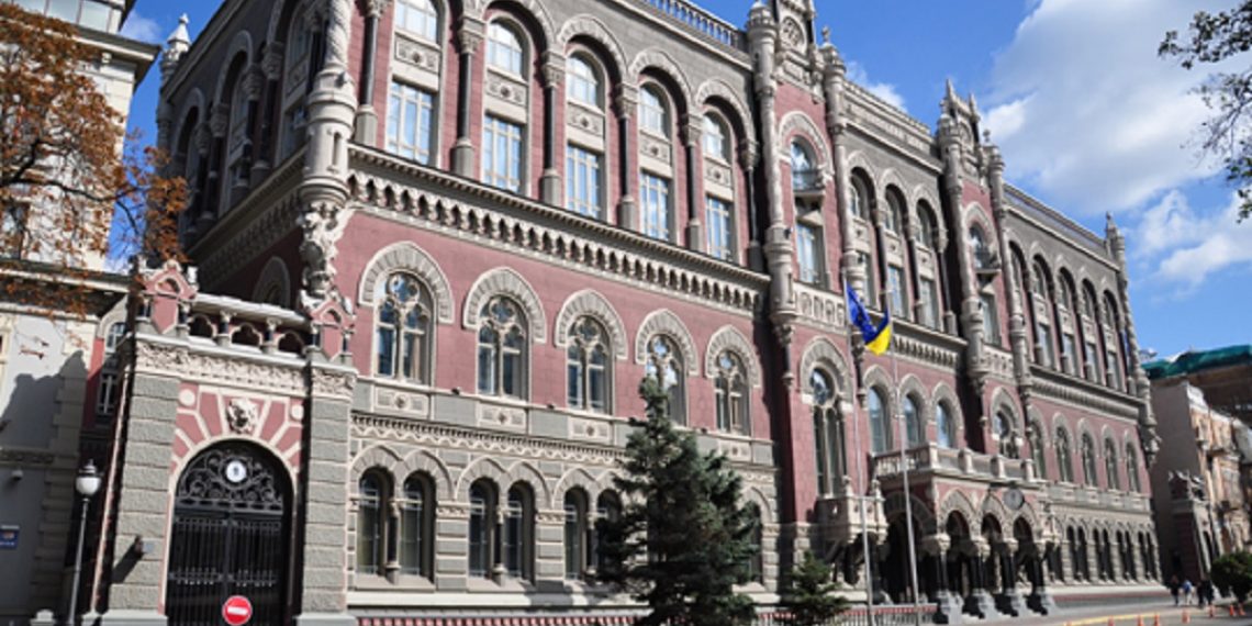 В Украине запрещены валютные операции с рублями России и Беларуси.