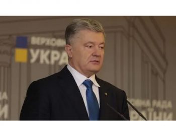 Порошенко требует срочного созыва чрезвычайного заседания Верховной Рады.
