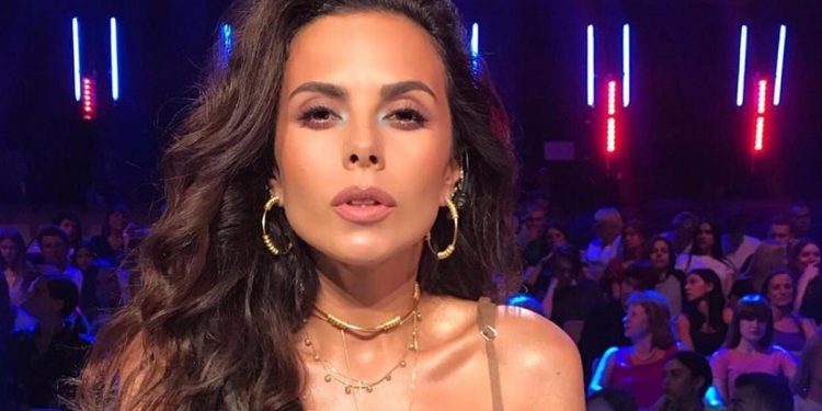 известная певица