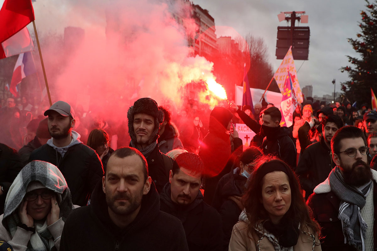 разгон демонстрации в париже