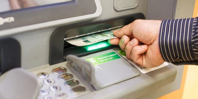 Снятие денег с банковской карты