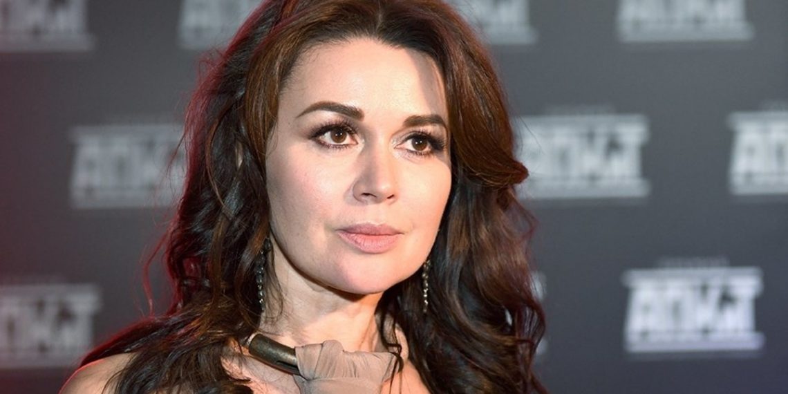 Анастасия Заворотнюк