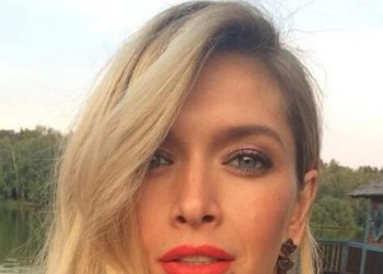 известная певица