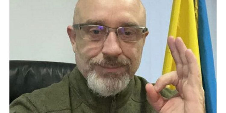 Путин – убийца женщин и детей.
