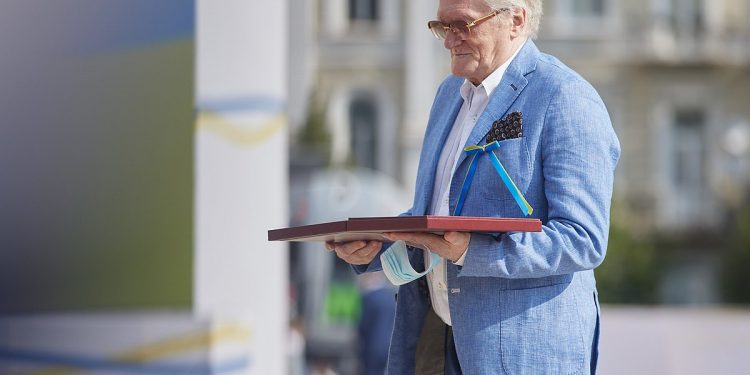 Народный артист Украины, поэт