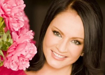 известная певица