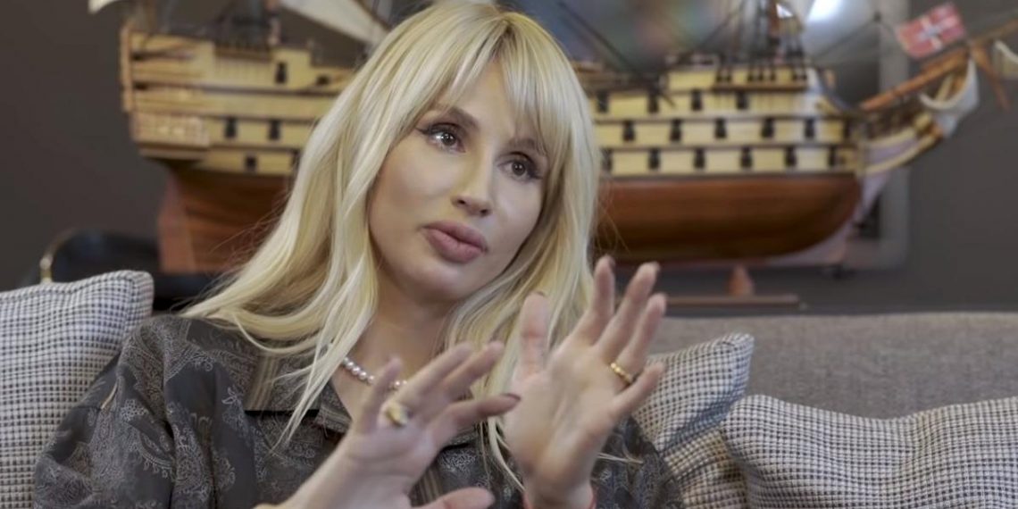 известная певица