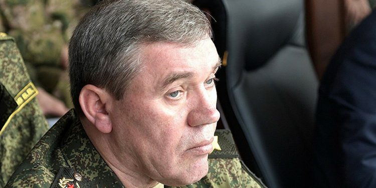 Командовать наступлением: СМИ выяснили, что начальник Генштаба РФ Герасимов лично прибыл в Изюм