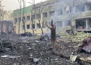 В Мариуполе российские оккупанты сбросили мощную бомбу на больницу в районе «Азовстали»: под завалами могут быть до 300 человек