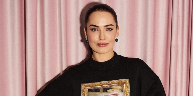 певица и модель