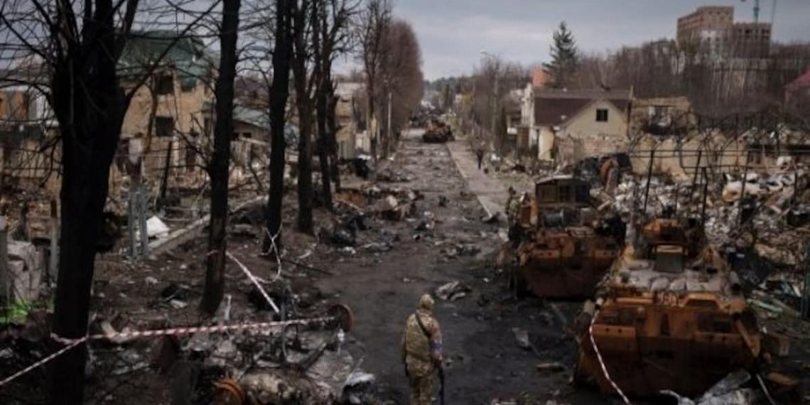 В Буче появилось кладбище расстрелянных автомобилей: на некоторых машинах есть надпись «Дети» (фото)