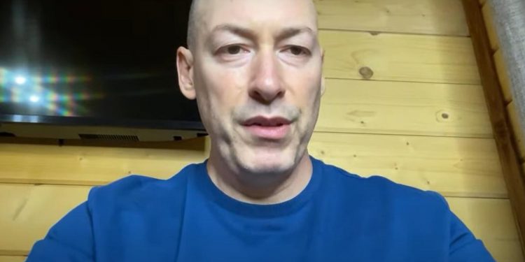 известный журналист