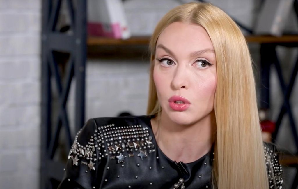 известная певица