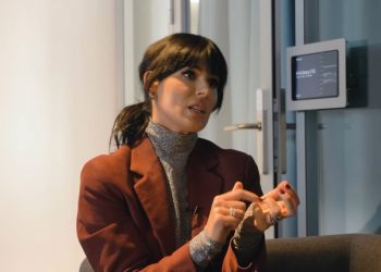 Ефросинина показала подарок от сына на день рождения: поступок мальчика растрогал телеведущую до слез