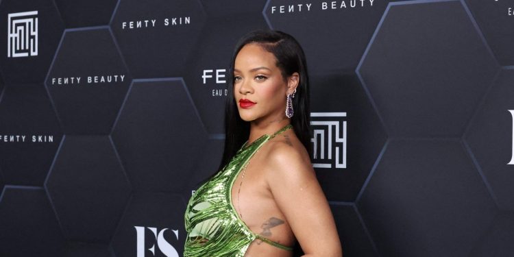 Рианна стала мамой в первый раз: артистка родила мальчика