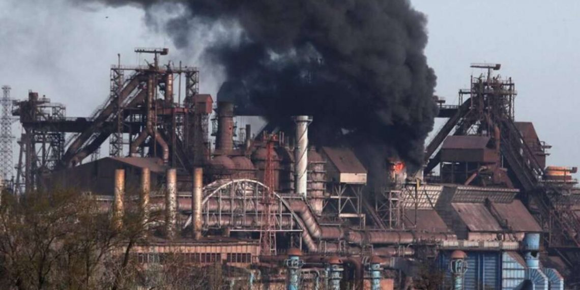 Российских оккупантов не выбили из «Азовстали» – защитники Мариуполя сообщили о тяжелых боях на территории завода