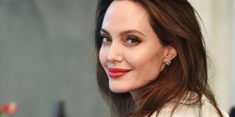 Анджелина Джоли