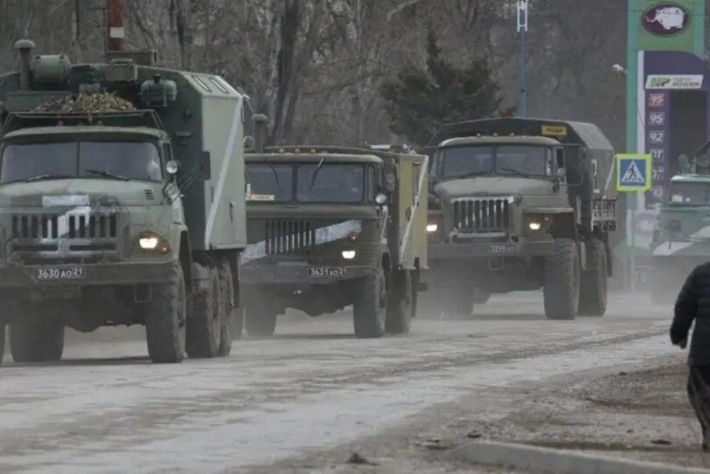 Грузовики оккупационных войск РФ