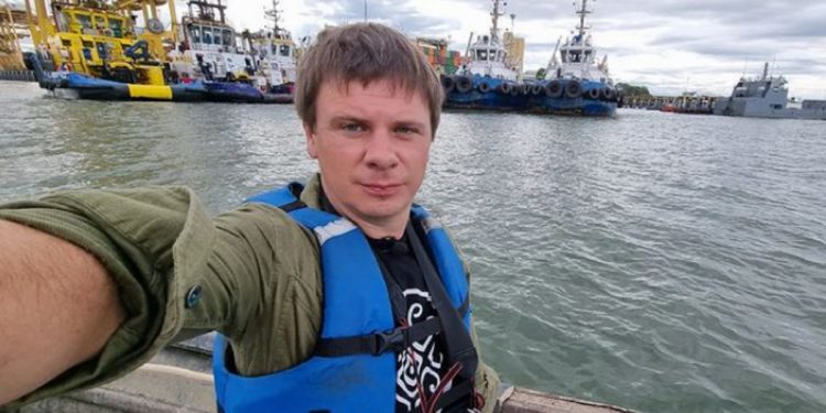 Все ради помощи ВСУ: телеведущий Комаров в свой день рождения выставил на аукцион любимую машину