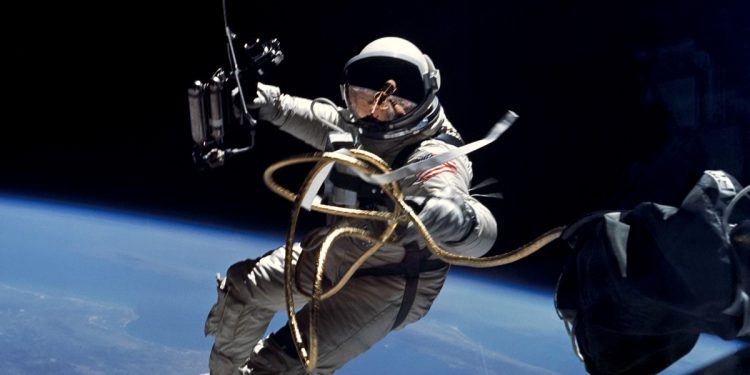 Космический скафандр