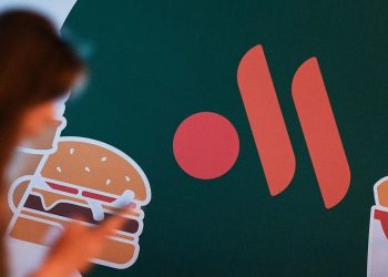 Логотип ресторанов быстрого питания «Вкусно и точка»