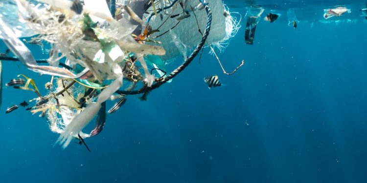 Пластиковый мусор в океане