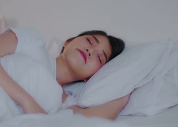 Ухудшают сон: диетологи рассказали, какие напитки не стоит употреблять в вечернее время