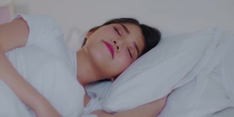 Ухудшают сон: диетологи рассказали, какие напитки не стоит употреблять в вечернее время