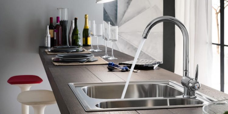Кран на кухне