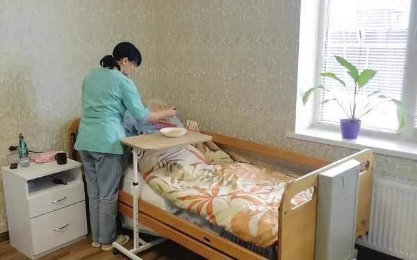 Официальные и неофициальные дома престарелых – как найти безопасный пансионат