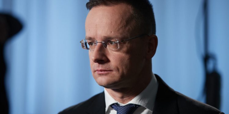 Петер Сійярто