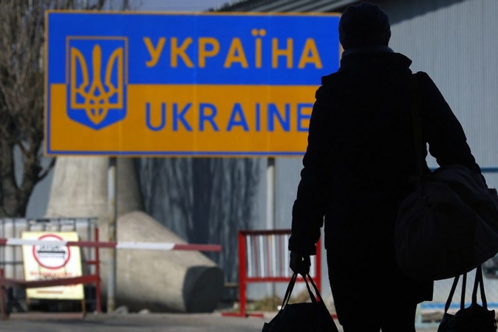 Сколько украинцев мечтает о переезде за границу
