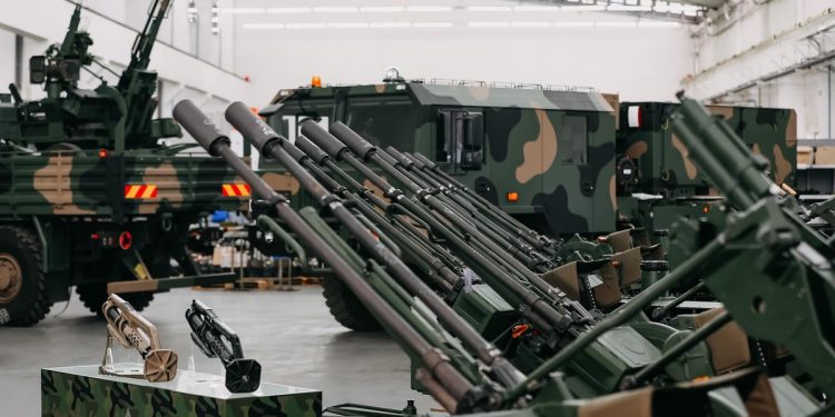 Постачання озброєння Україні