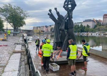 Монумент «Мир во всем мире» в Хельсинки