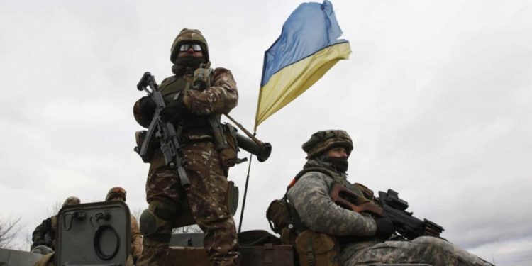 Українські військові на танку