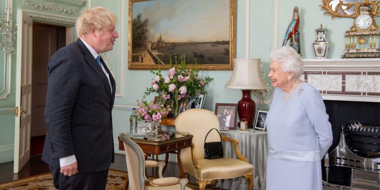 Елизавета II и Борис Джонсон