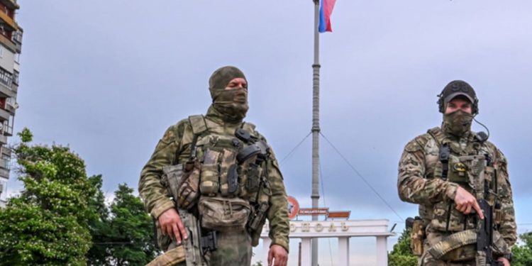 Російські окупанти в Мелітополі