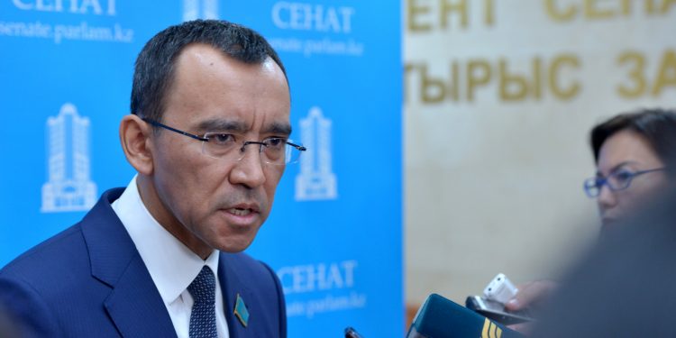 Маулен Ашамбаєв